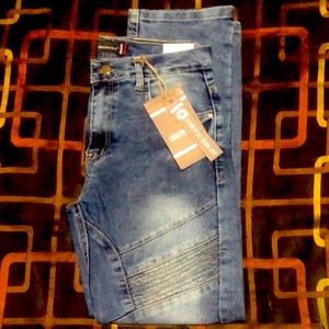 Brand new pair of Akademics jeans. Size 14 in boys.